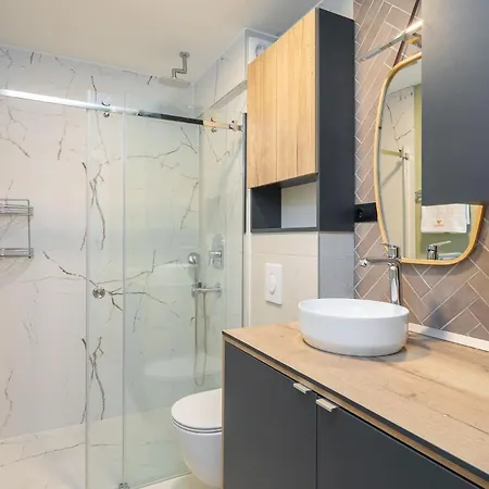 Kovac Family מאקרסקה